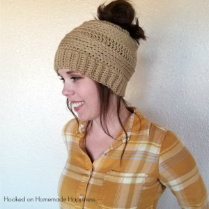 crochet messy bun beanie pattern