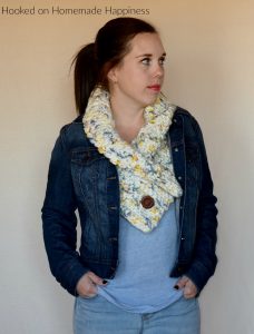 Chunky Buttoned Cowl Crochet Pattern - This Chunky Buttoned Cowl Crochet Pattern is big, bulky, and fabulous! I used this awesome yarn from Yarn Bee for this cowl and it created a beautiful texture.