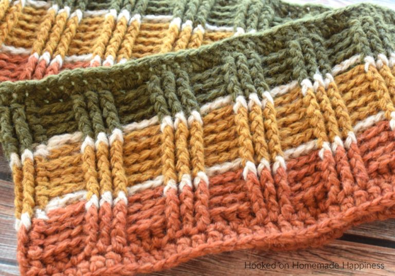 Ribbed Infinity Scarf Crochet Pattern - Hooked on Homemade Happiness