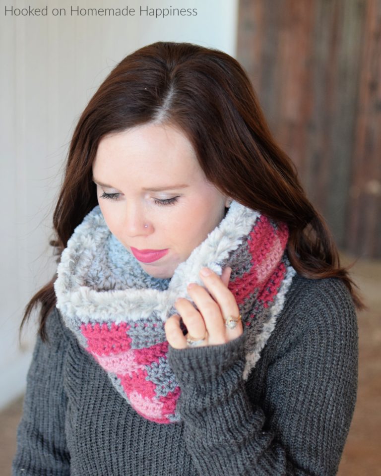 Faux Plaid Cowl Crochet Pattern - Hooked on Homemade Happiness