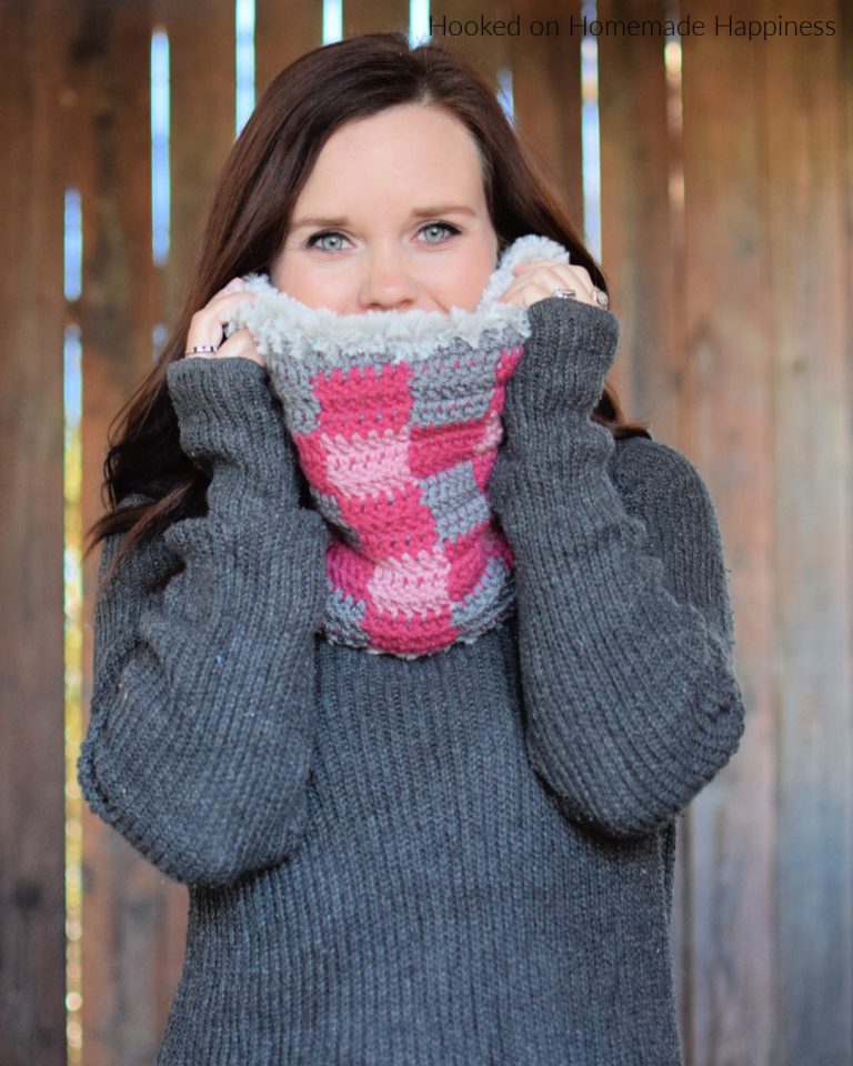 Faux Plaid Cowl Crochet Pattern - Hooked on Homemade Happiness